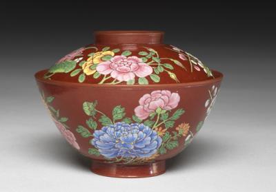 图片[2]-Yixing lidded bowl with flowers of the four seasons in painted enamels, Qing dynasty, Kangxi reign (1662-1722)-China Archive